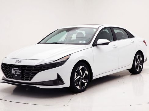 Used 2023 Hyundai Elantra Limited image 4