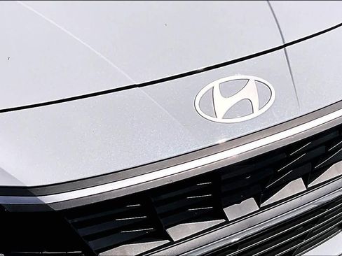 Used 2025 Hyundai Elantra Sport image 28