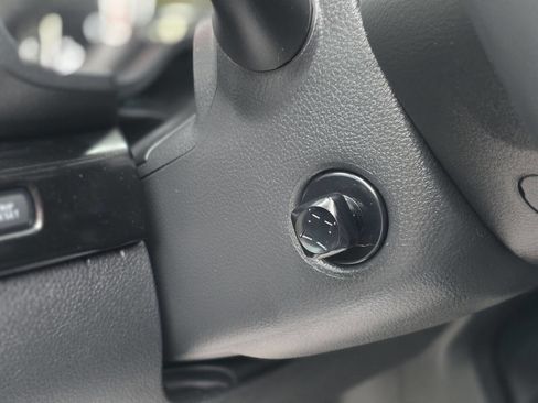 Used 2018 Nissan Titan SL w/ Midnight Edition image 40