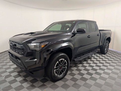 Used 2025 Toyota Tacoma TRD Sport AWD/4WD image 2