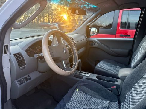 Used 2009 Nissan Frontier SE w/ Power Pkg image 5