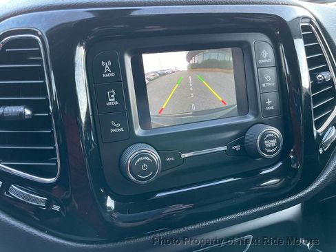 Used 2018 Jeep Compass Latitude image 21