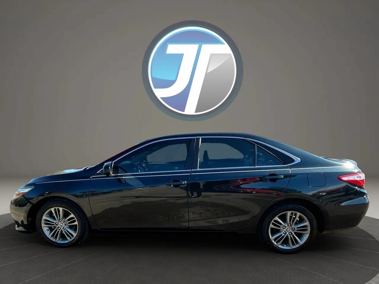 Used 2016 Toyota Camry SE w/ Moonroof Package FWD image 21
