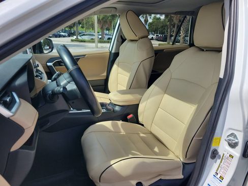 Used 2019 Toyota RAV4 Limited w/ Advanced Technology Package AWD/4WD image 17
