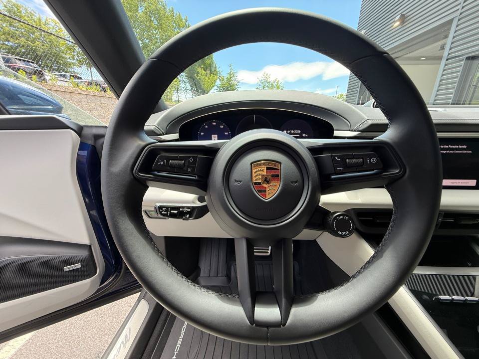 Used 2025 Porsche Macan 4S Electric AWD/4WD image 15