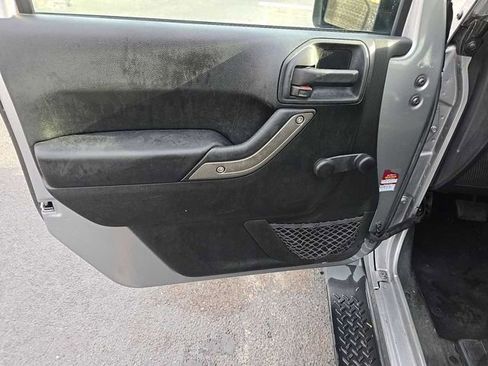 Used 2018 Jeep Wrangler Sport AWD/4WD image 9