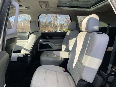 Used 2021 Kia Telluride SX w/ SX Prestige Package image 17