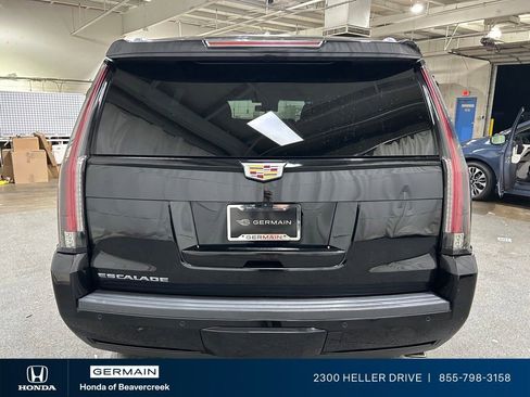 Used 2020 Cadillac Escalade Luxury w/ Escalade Sport Edition AWD/4WD image 7