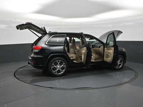 Used 2020 Jeep Grand Cherokee Overland AWD/4WD image 28