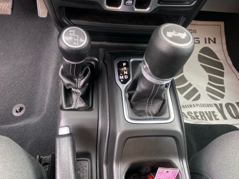 Used 2024 Jeep Wrangler Unlimited Sport AWD/4WD image 12