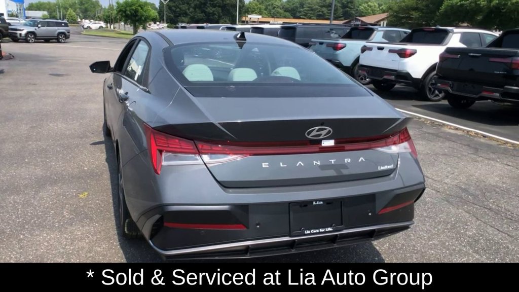 Used 2025 Hyundai Elantra Limited w/ Cargo Package FWD image 7