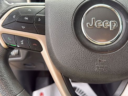 Used 2018 Jeep Cherokee Latitude FWD image 42