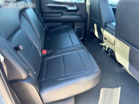 Used 2024 GMC Sierra 1500 SLT image 13