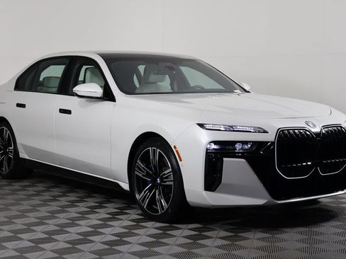 Used 2025 BMW 760i xDrive w/ Executive Package AWD/4WD image 3