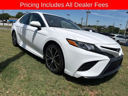 Used 2020 Toyota Camry SE FWD image 1