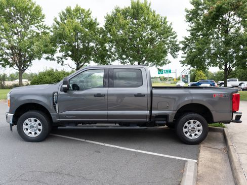 Used 2023 Ford F250 XLT w/ FX4 Off-Road Package AWD/4WD image 3
