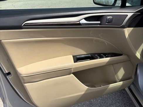 Used 2014 Ford Fusion SE w/ Equipment Group 202A image 10