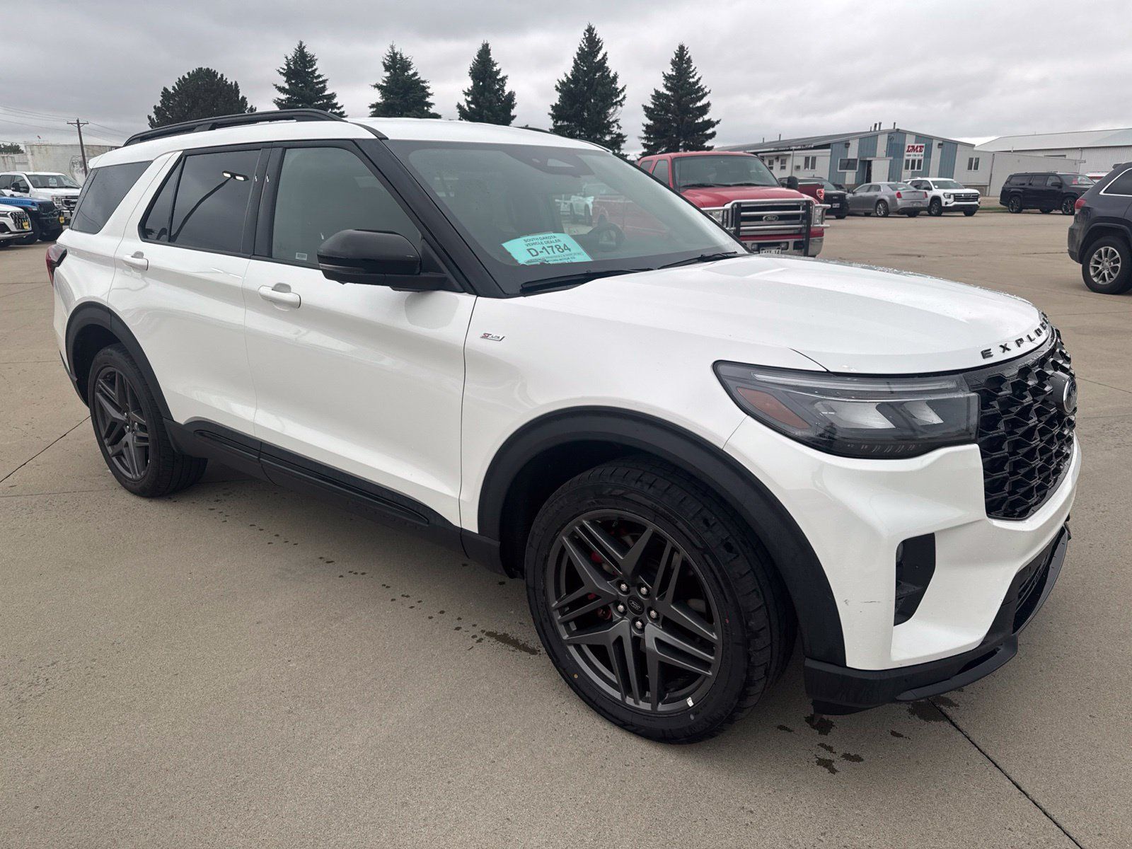 Used 2025 Ford Explorer ST-Line w/ ST-Line Street Pack AWD/4WD image 2