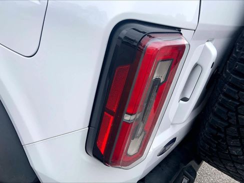 Used 2022 Ford Bronco Outer Banks w/ Sasquatch Package AWD/4WD image 29