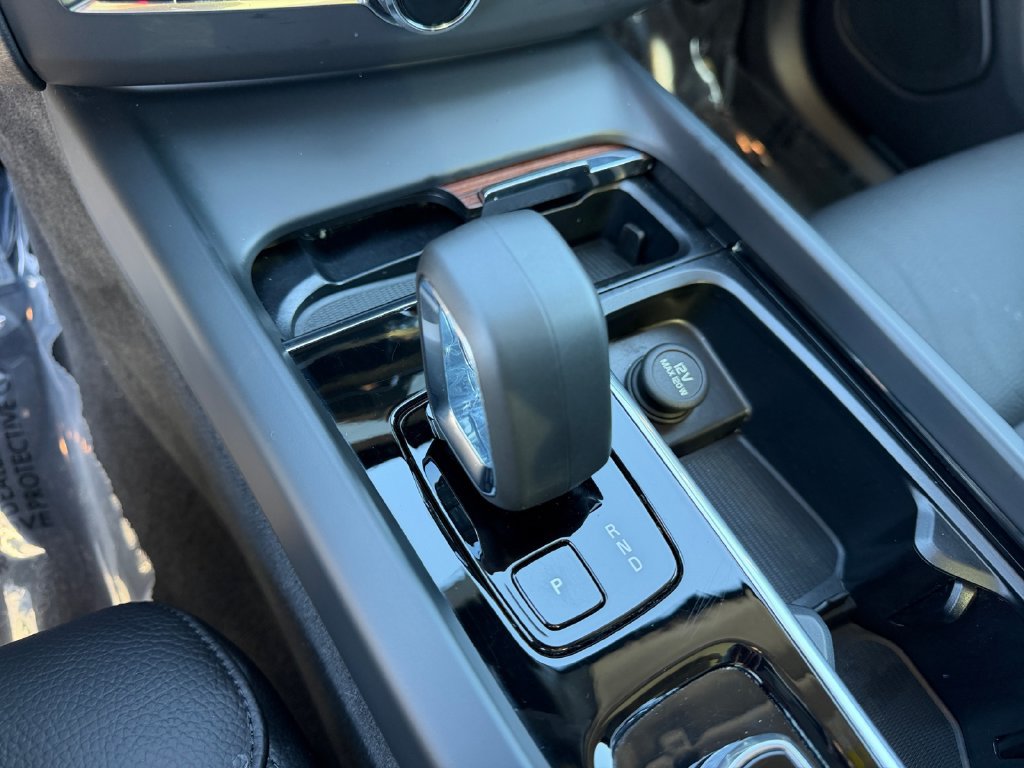 Certified 2024 Volvo XC60 B5 Plus w/ Climate Package AWD/4WD image 25