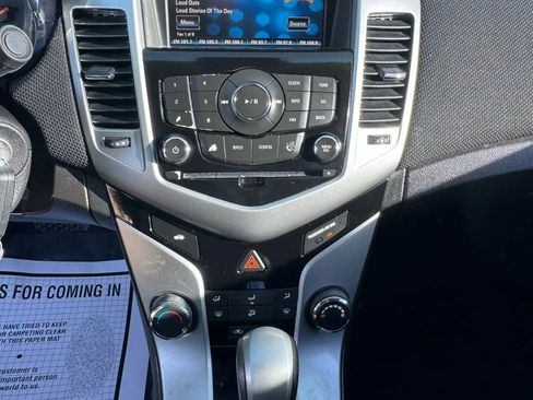 Used 2016 Chevrolet Cruze LT w/ Sun And Sound Package FWD image 17