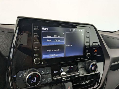 Used 2022 Toyota Highlander XLE image 21