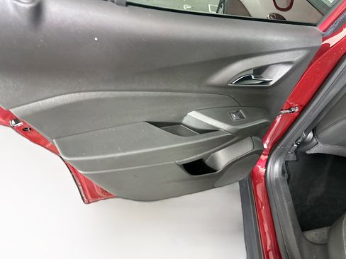 Used 2024 Chevrolet Trax LT image 25