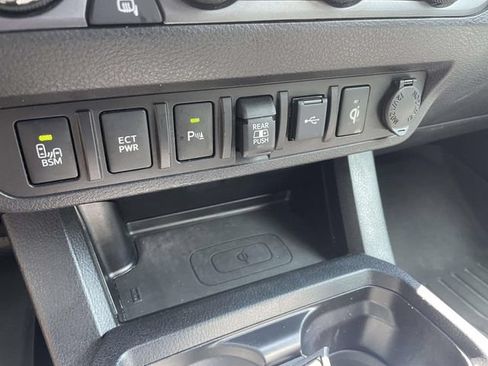 Used 2021 Toyota Tacoma TRD Sport w/ Technology Package AWD/4WD image 31