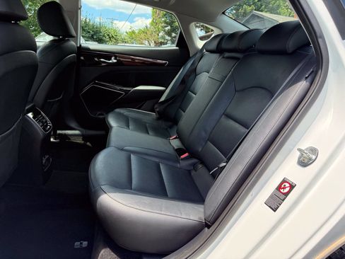 Used 2017 Kia Cadenza Technology FWD image 11