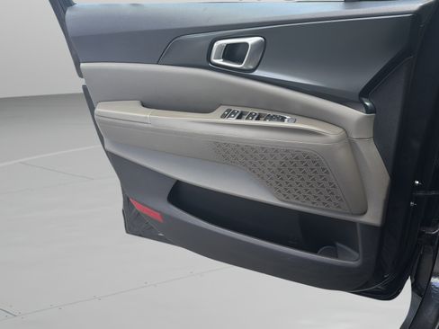 Certified 2025 Kia Carnival FWD image 16