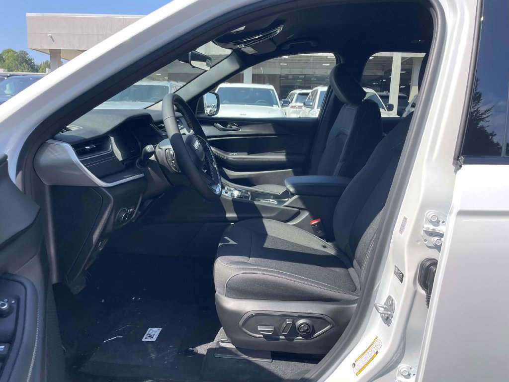 New 2027 Jeep Grand Cherokee Laredo AWD/4WD image 26