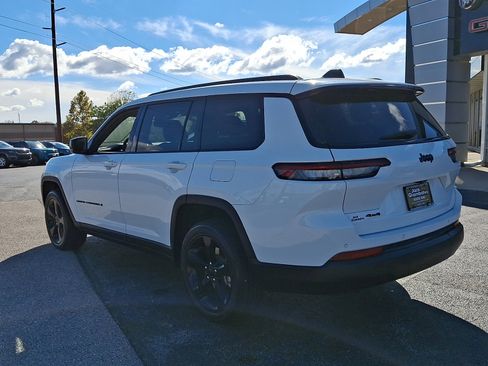 Used 2023 Jeep Grand Cherokee L Altitude image 5