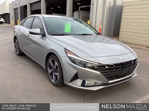 Used 2023 Hyundai Elantra Limited image 3