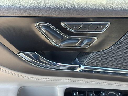 Used 2020 Lincoln Corsair Reserve w/ Equipment Group 202A image 15