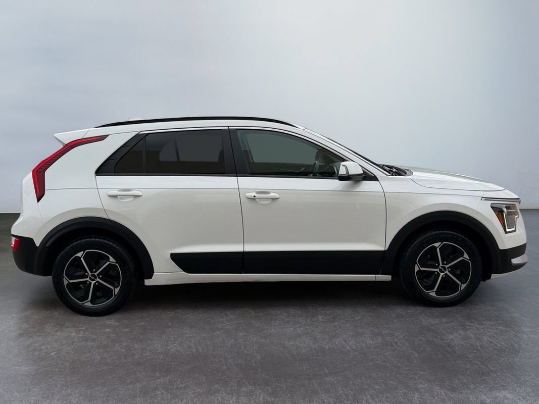 Used 2023 Kia Niro EX FWD image 4