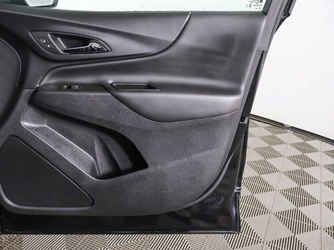 Used 2023 Chevrolet Equinox LT w/ Driver Convenience Package image 19