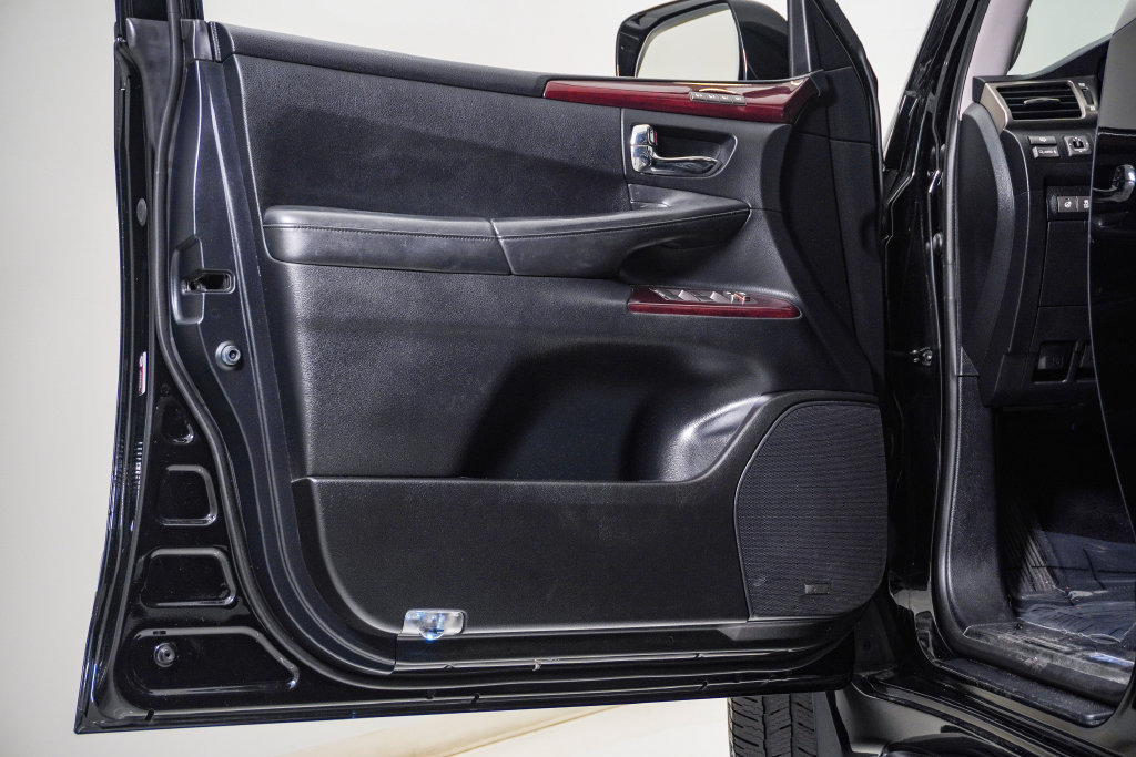 Used 2013 Lexus LX 570 4WD w/ Luxury Pkg image 30