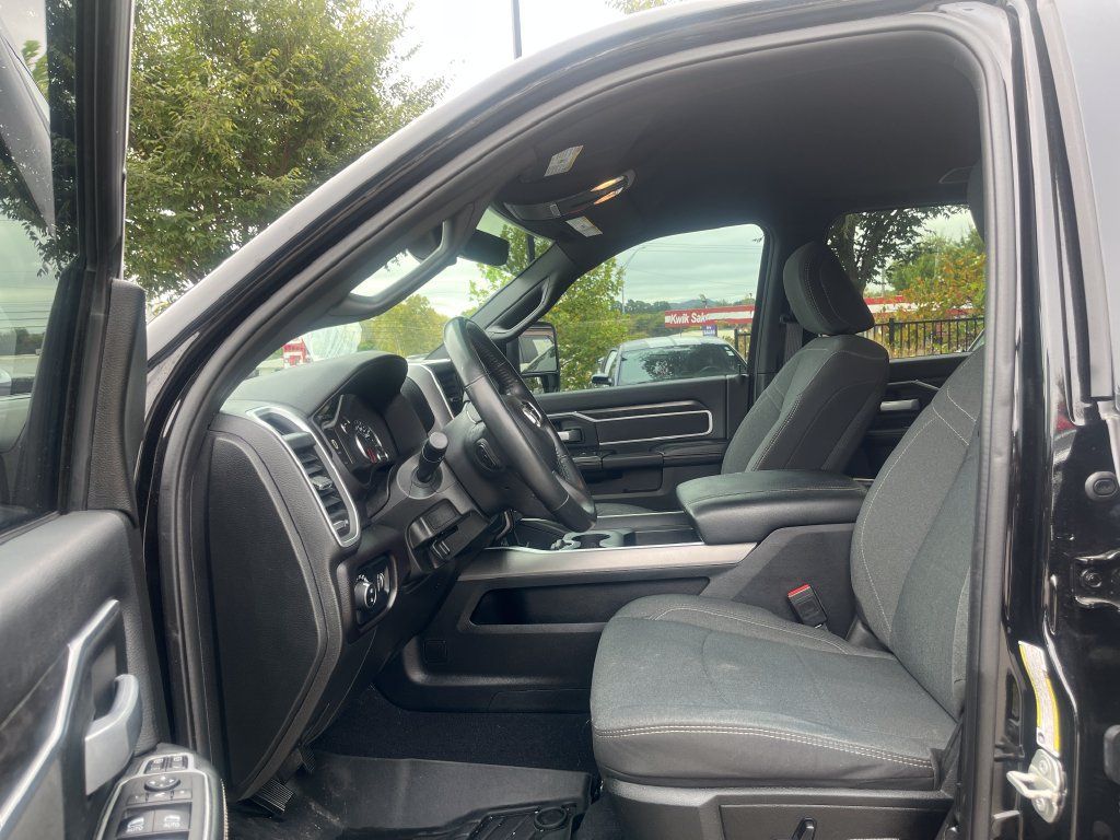 Used 2024 RAM 2500 Big Horn w/ Sport Appearance Package AWD/4WD image 27