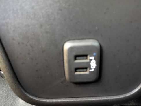 Used 2022 Chevrolet Equinox LS image 29