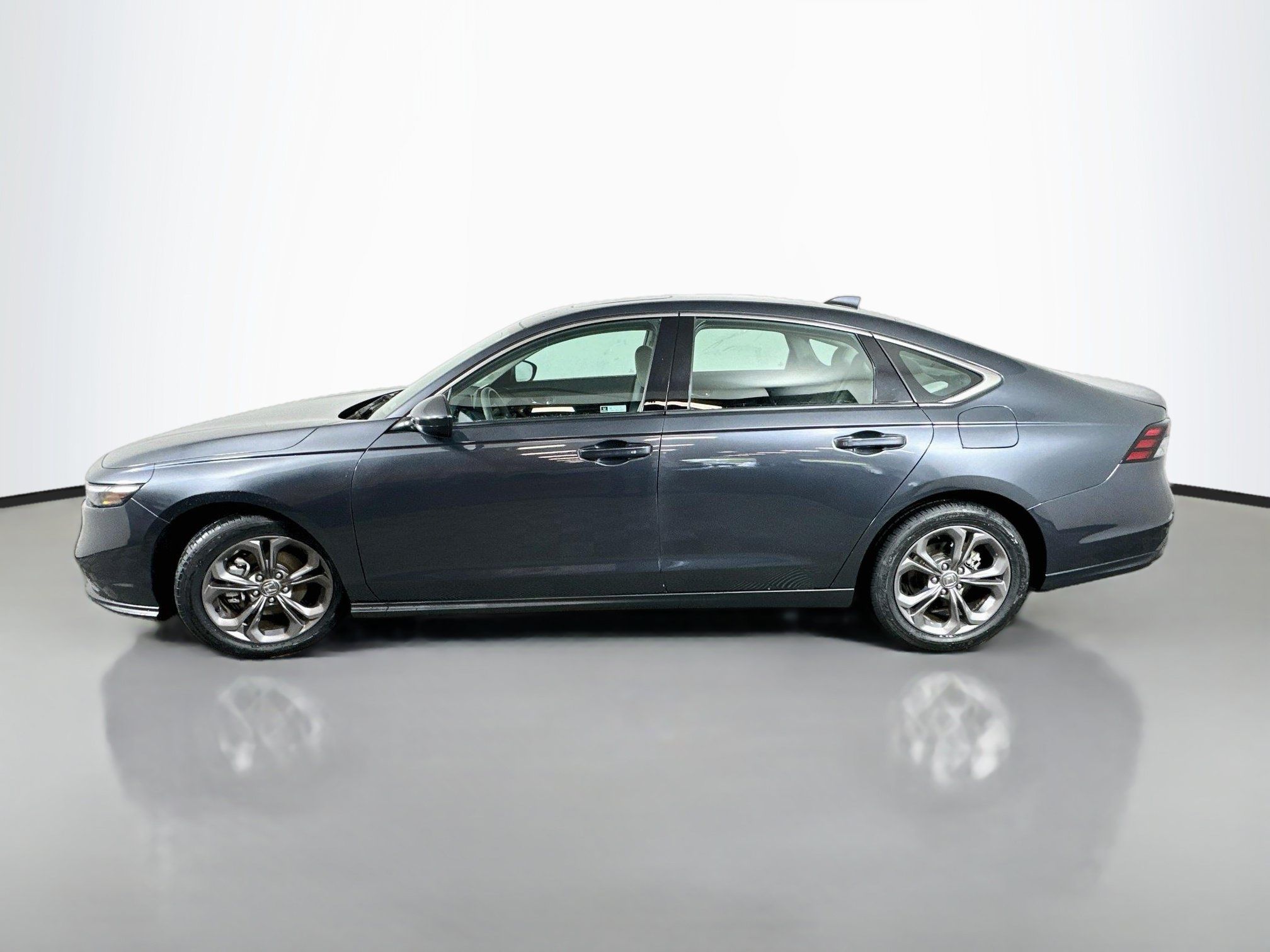 Used 2024 Honda Accord EX image 4