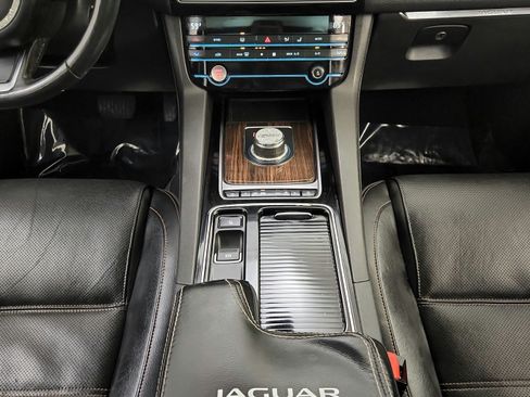 Used 2018 Jaguar F-PACE Prestige AWD/4WD image 24