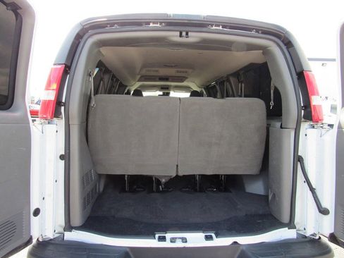 Used 2020 Chevrolet Express 2500 LT w/ LT Preferred Equipment Group RWD image 22