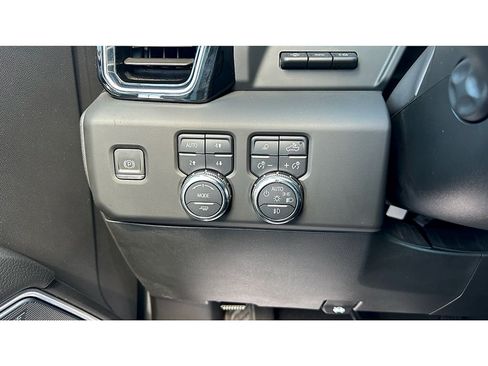 Used 2024 GMC Sierra 1500 Denali AWD/4WD image 18