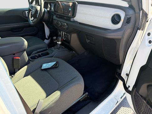 Used 2024 Jeep Wrangler Sahara image 14