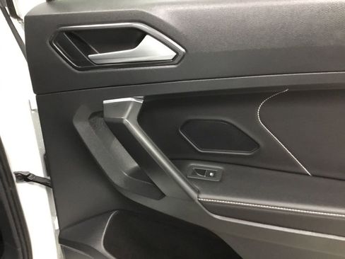 Used 2022 Volkswagen Tiguan SE w/ Panoramic Sunroof Package image 20