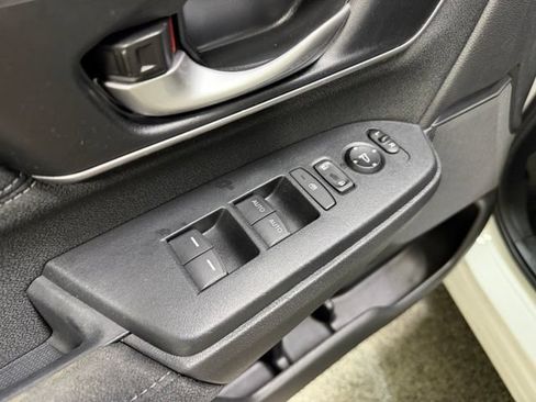 Used 2018 Honda CR-V EX image 19