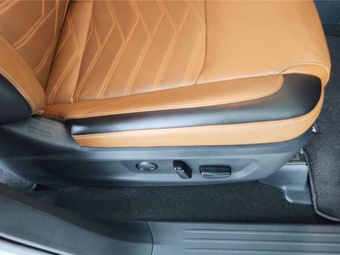 Used 2024 Nissan Pathfinder Platinum FWD image 23