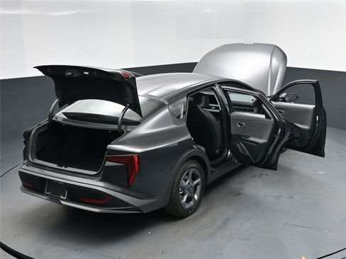 New 2025 Kia K4 LXS image 17