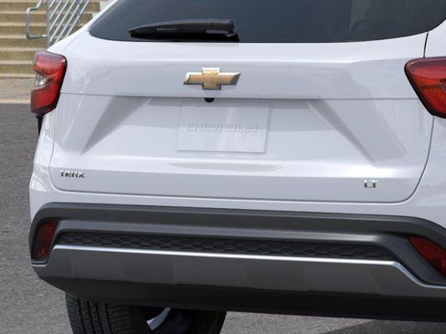 New 2026 Chevrolet Trax LT w/ LT Convenience Package FWD image 14