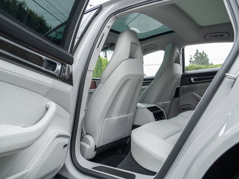 Used 2023 Porsche Panamera 4 Platinum Edition w/ Assistance Package image 36